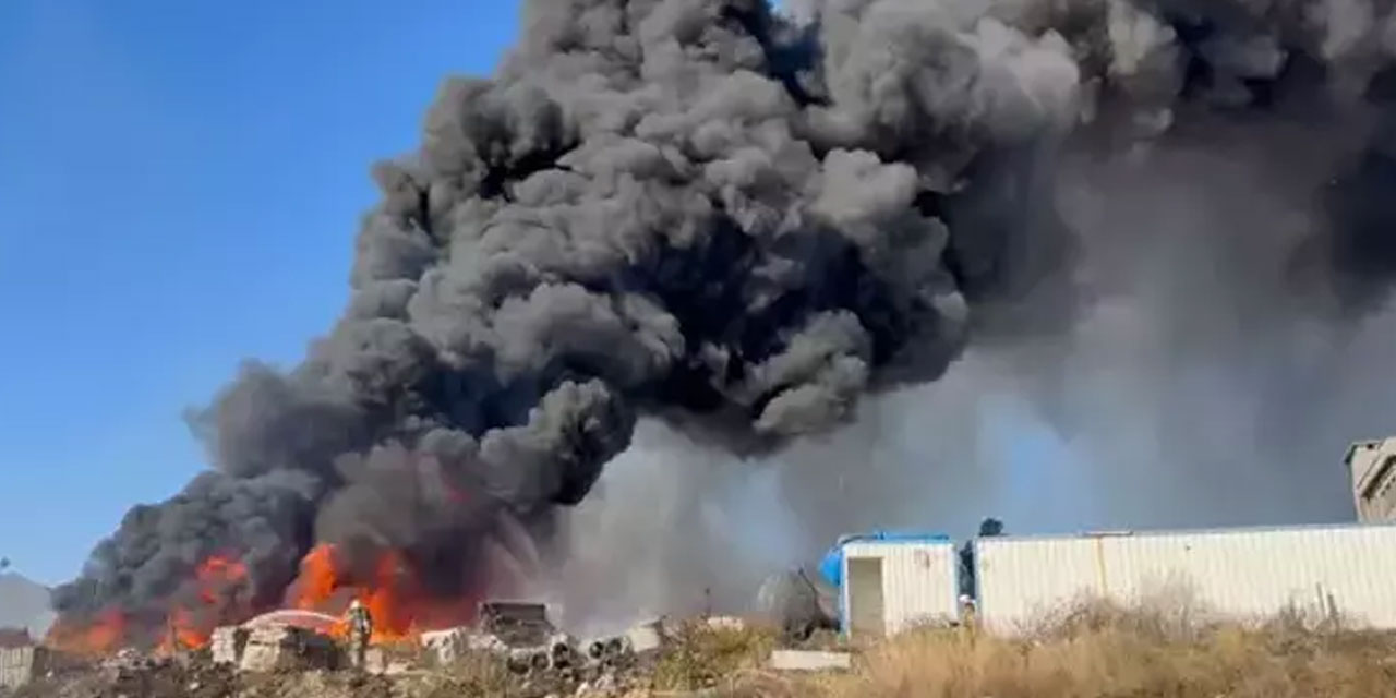 Arnavutköy'de depo yangını! Dumanlar gökyüzünü kapladı
