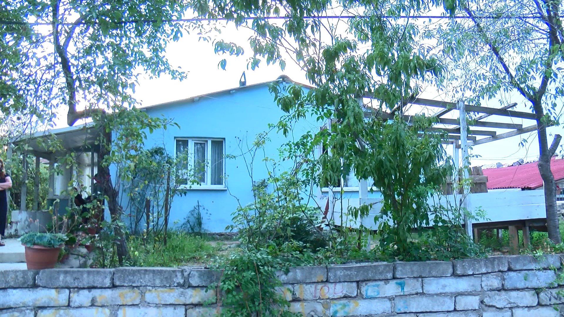 Sultangazi'de bir gecekonduya motosikletle silahlı saldırı