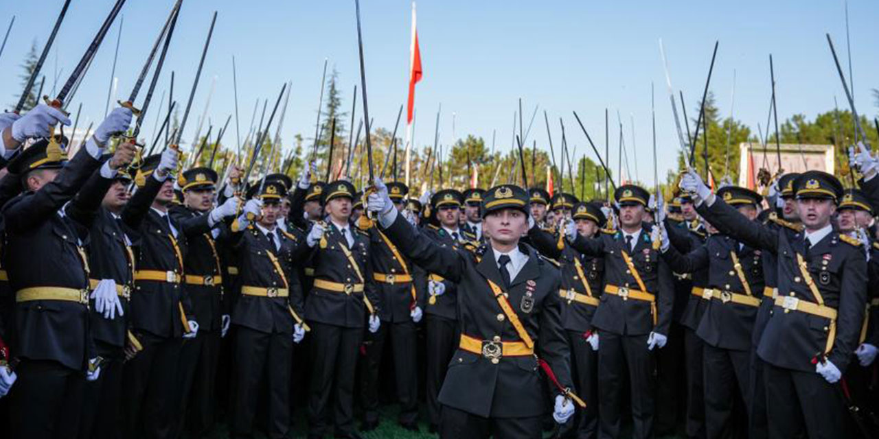 Mezuniyette edilen yemini yazan teğmen konuştu: Önemli olan o andı kimin yazdırdığıdır