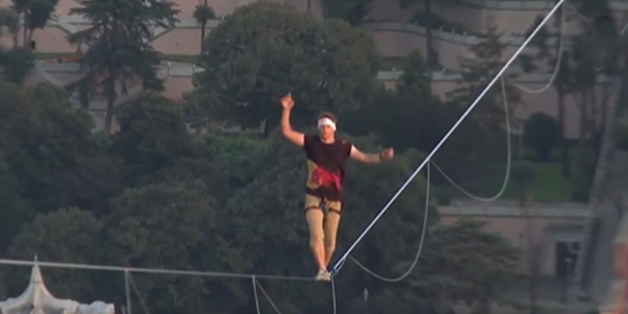 İstanbul Boğazı’nda tarihi rekor! İrlandalı akrobat, ip üstünde Asya'dan Avrupa'ya geçti