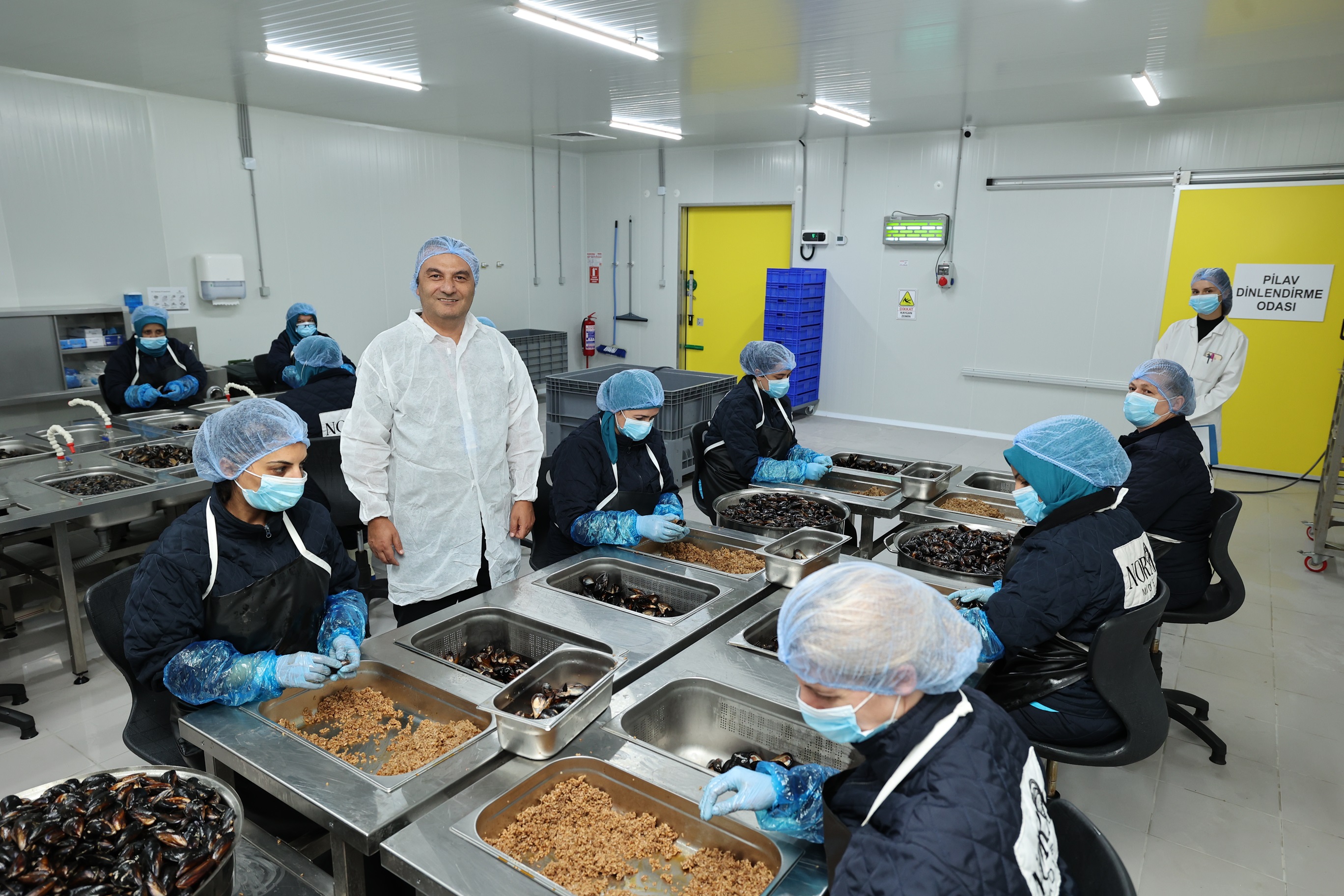 CarrefourSA’da midye dolmaya kadın eli değiyor