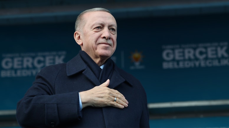 Erdoğan'dan kendine iltifat: Karizma desen var, icraat desen var