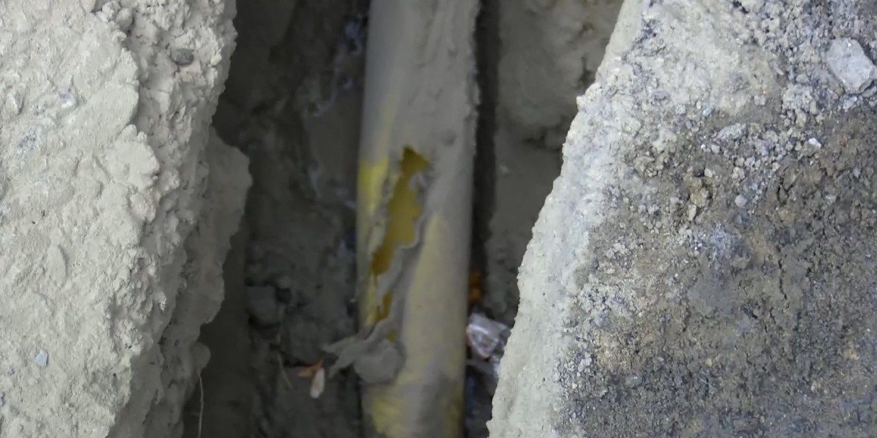 Başakşehir'de kablo kazısı sırasında doğal gaz borusu patladı: 3 kişi hastaneye kaldırıldı