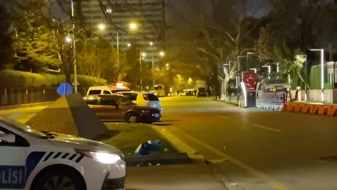 İçişleri Bakanlığı önünde saldırı alarmı: Polis 'dur' ihtarına uymayan kişiyi vurdu