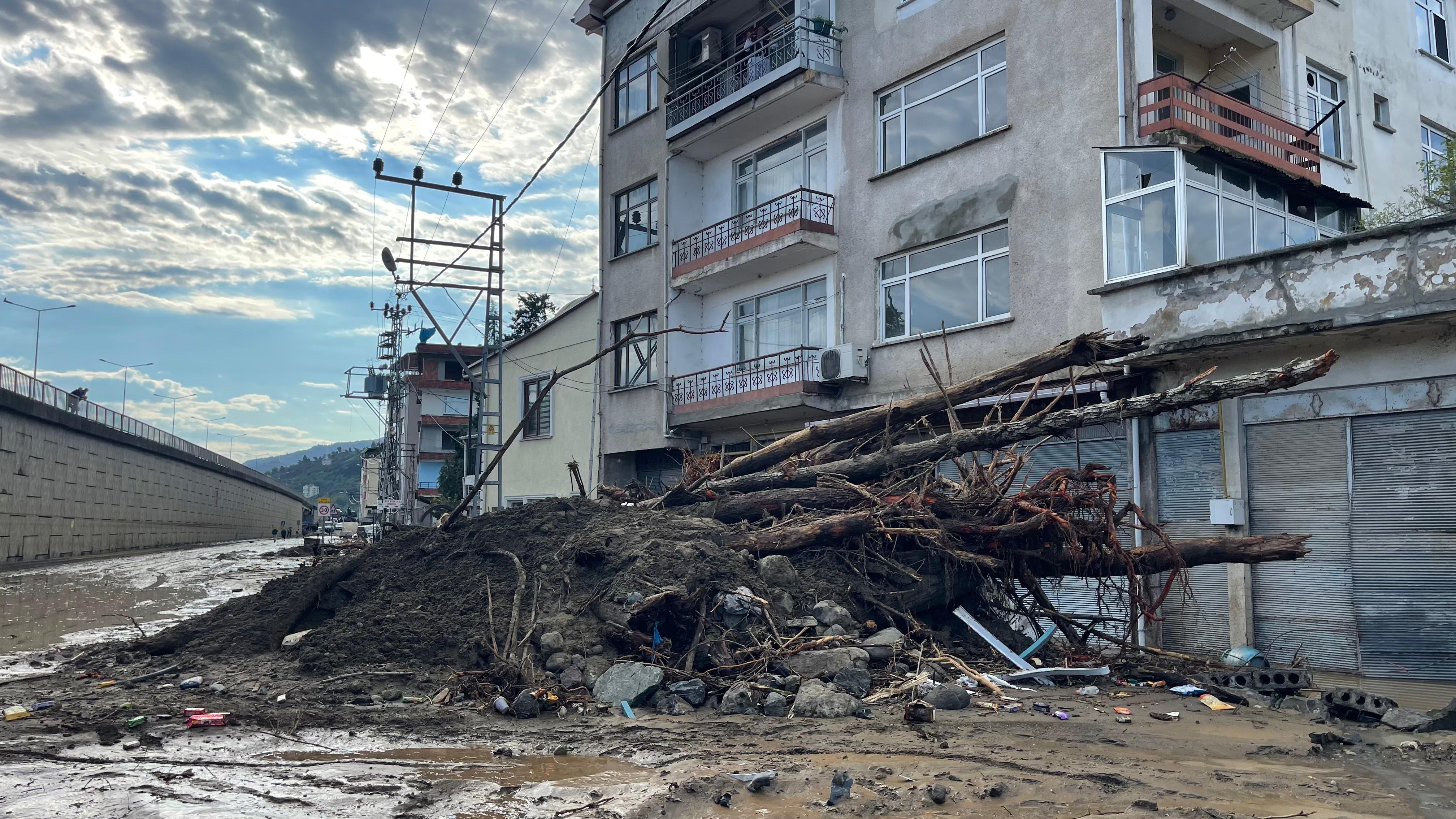 Trabzon’da şiddetli yağışlar sel ve heyelanlara yol açtı