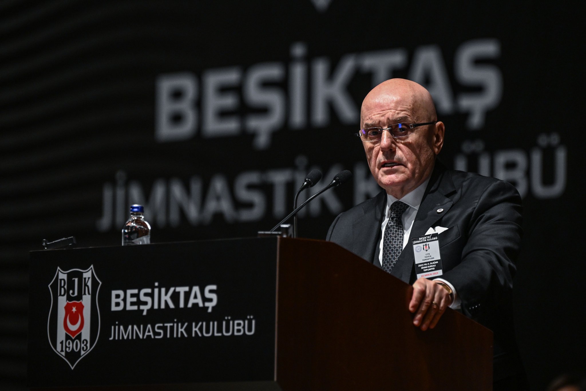 Beşiktaş kongresinde şok sözler: Okul takımında oynamayacak adamları transfer ettiler