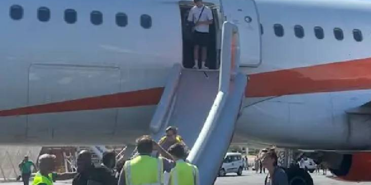 Uçakta el bagajındaki elektronik sigara patladı: 236 yolcu tahliye edildi