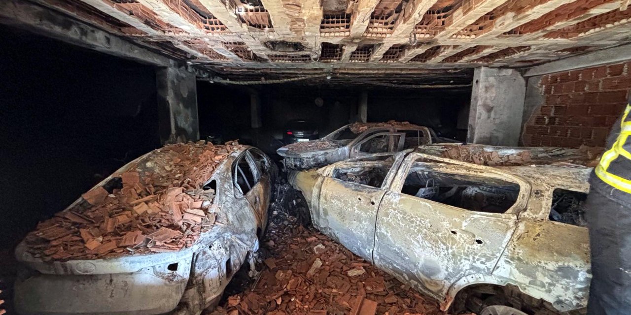 Site otoparkında duvara çarpan araç alev aldı: 1 kişi öldü