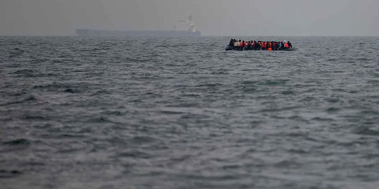 Mülteci teknesi battı: 3 ölü, 25 kayıp