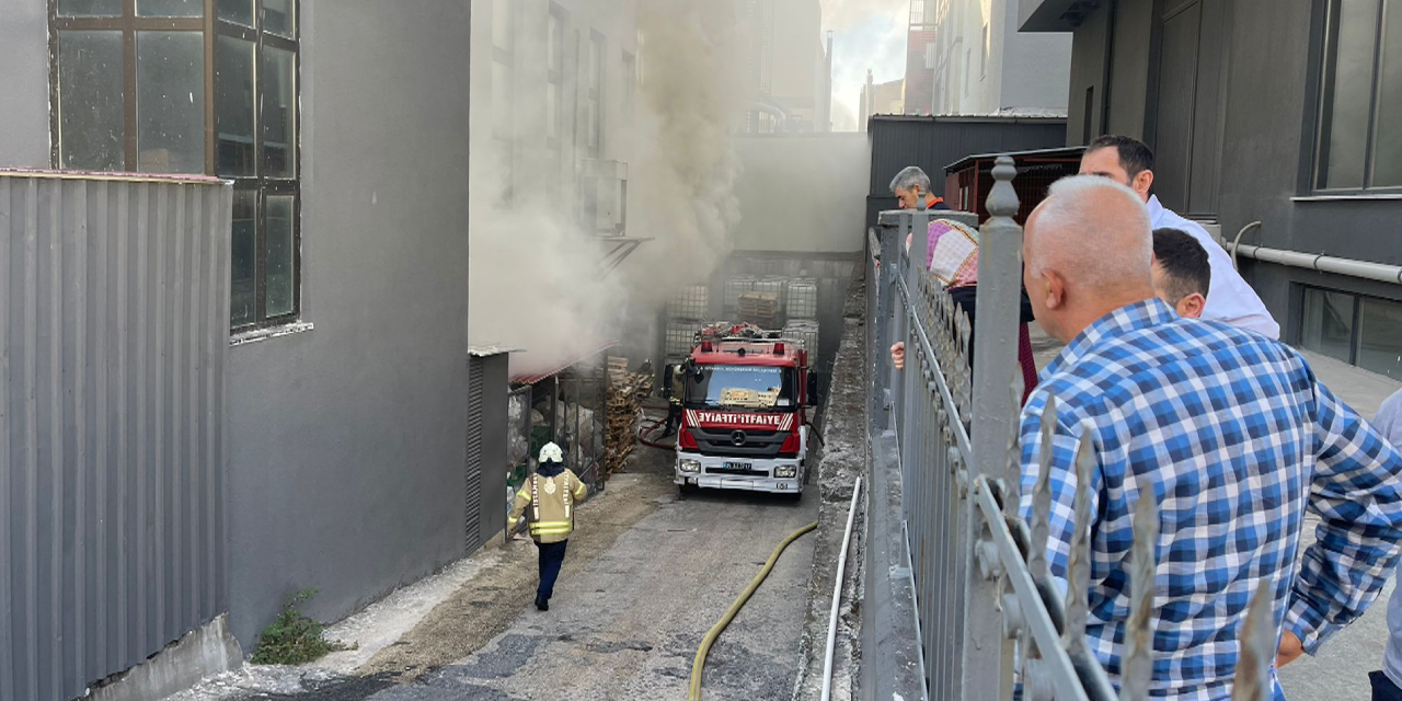 Beylikdüzü'ndeki fabrika yangını söndürüldü