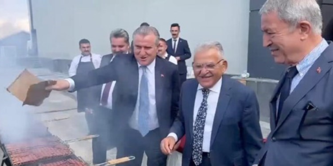 Hulusi Akar 'mangal' partisini böyle savundu! 'Biraz vicdan' diyerek tepki gösterdi