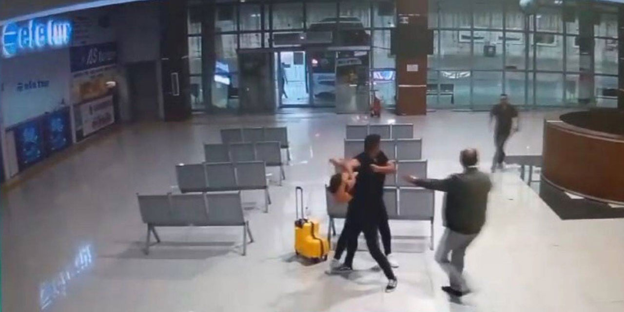 İYİ Partili belediye başkanı ve oğlu terminalde husumetlileriyle kavgaya tutuştu