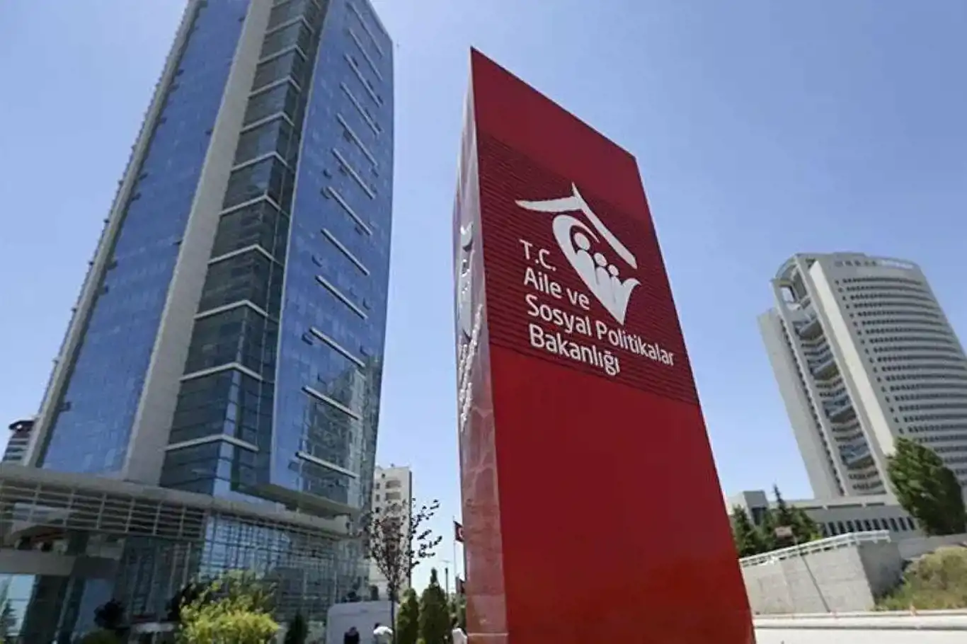 Bakım evinde engelli bireye eziyet eden görevliler işten çıkarıldı