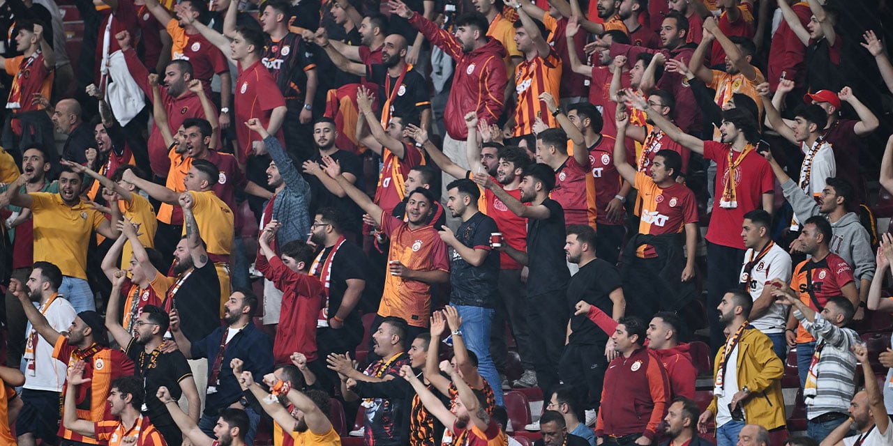 Galatasaray'dan "Costantinople" yanıtı: Yunan takımını 'İzmir Marşı' ile karşıladılar