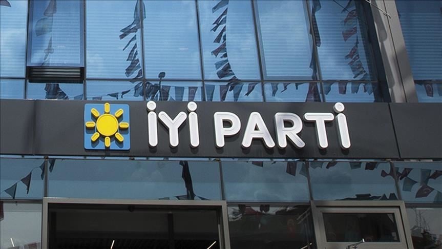 İYİ Parti'de sular durulmuyor: Bir istifa daha!