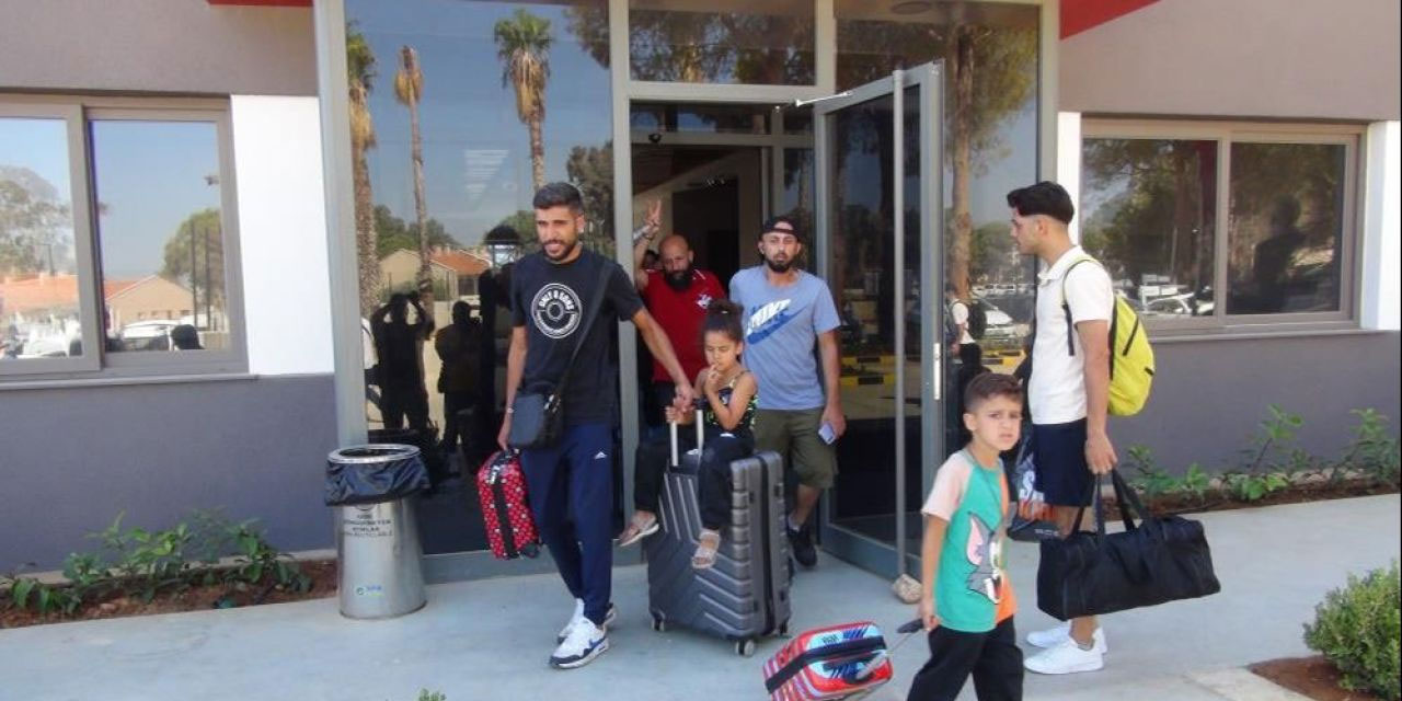 İsrail'in saldırılarından kaçanlar yollara döküldü: Lübnan'daki yabancılar Türkiye'ye sığınıyor!