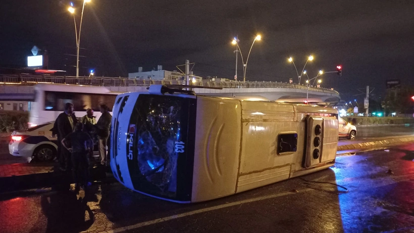 Kayseri'de işçi servisi devrildi! Yaralılar var