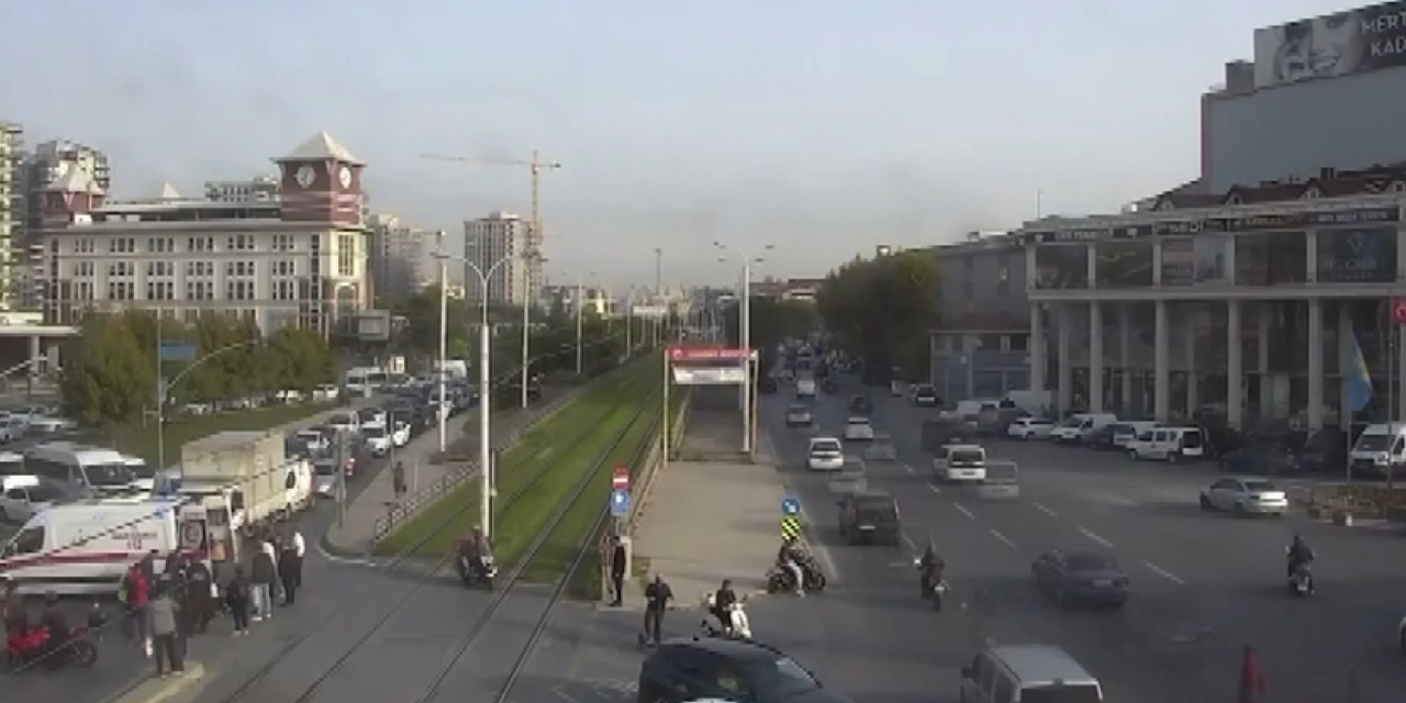 Tramvay yolunda kaza: Yolun karşına geçmek isteyen bir kişi yaralandı