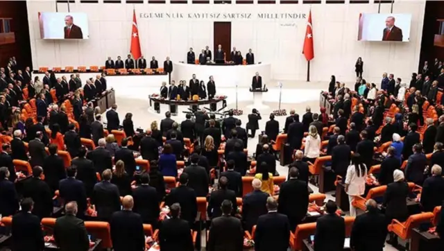 CHP'de 'ayağa kalkma' tartışmaları devam ediyor: AKP'li seçmene değil Erdoğan'a sempatik görünmektedir