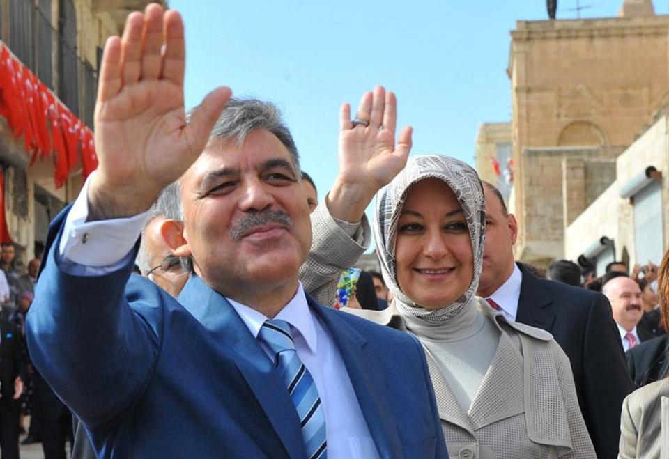 Abdullah Gül'ün eşinin çantasından para dolu 3 zarf çalındı: