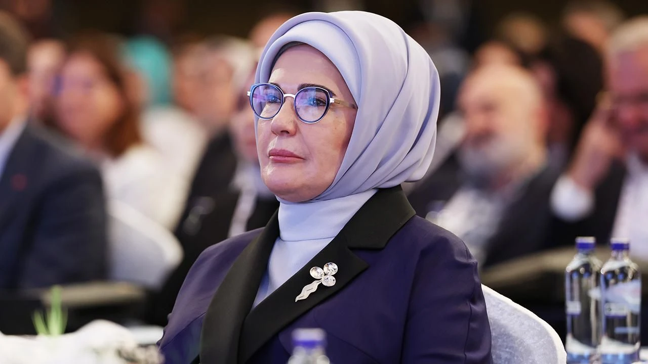 Emine Erdoğan'dan kadınlara 'normal doğum' çağrısı