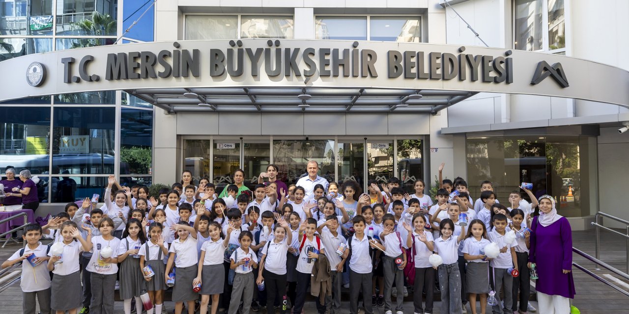 Belediye hizmet binasında her hafta çocuk tiyatrosu