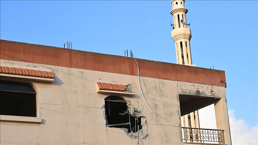 İsrail ordusu, Lübnan’ın güneyinde bir camiye hava saldırısı düzenlediğini açıkladı