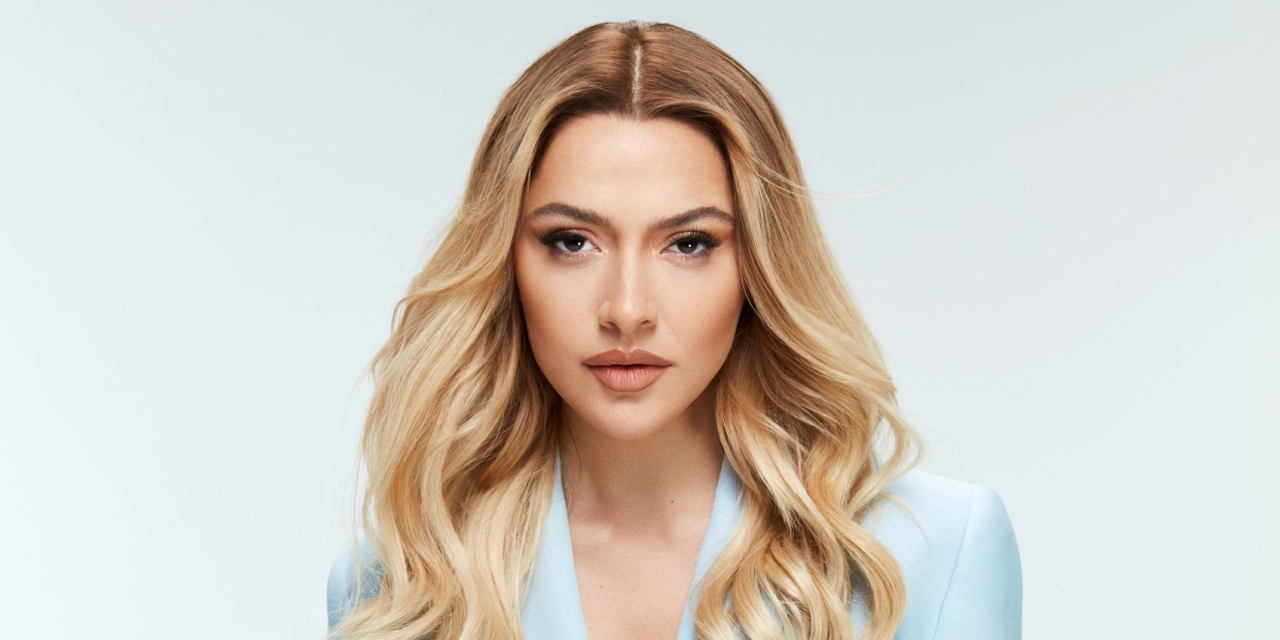 Hadise: Bu ülkede çok acil bir şeyler değişmeli