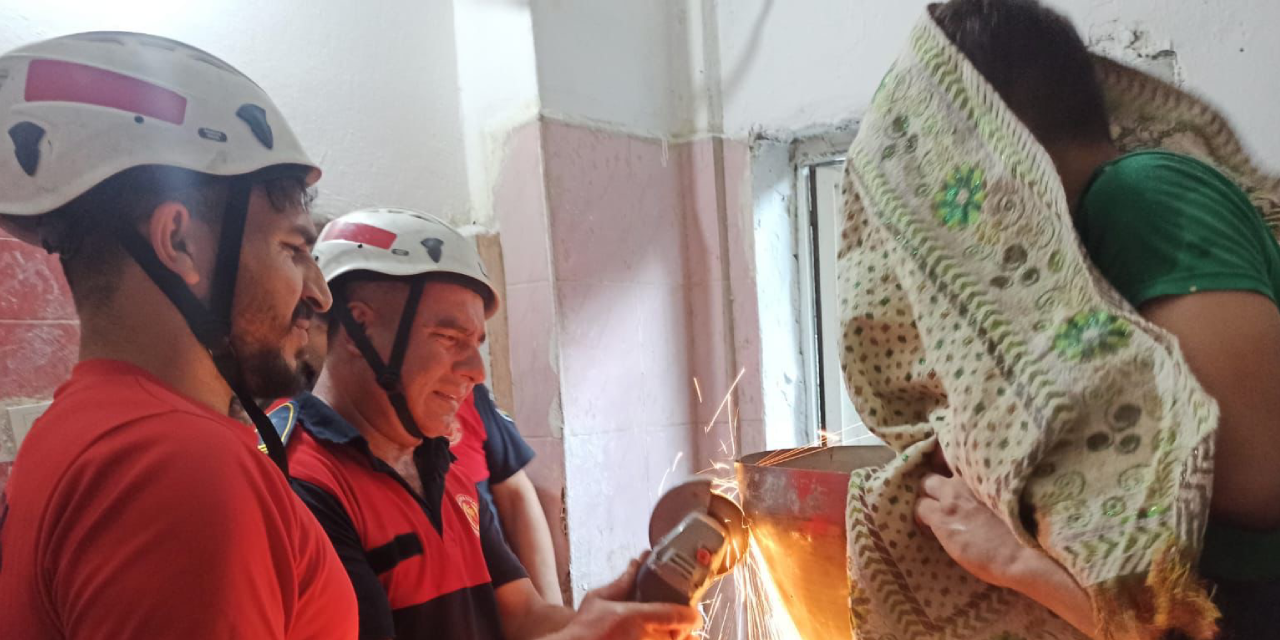 Frında çalışan 13 yaşındaki çocuğun eli hamur yoğurma makinesine sıkıştı