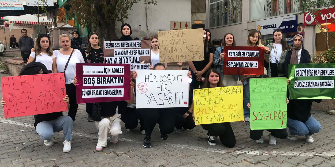 Bilecik'te kadınlardan eylem: 'Eğer sıradaki bensem anneme sarıl ve bu şehri yak'