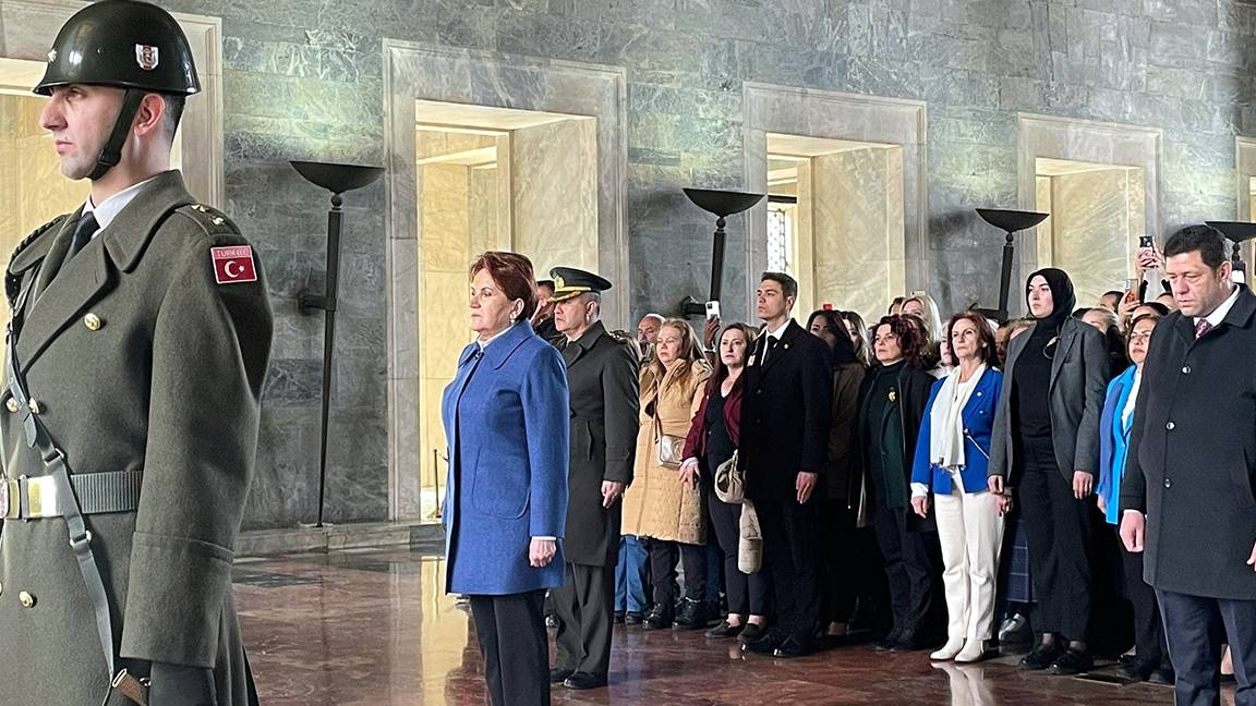 Meral Akşener, partisinin kadın örgütleriyle Anıtkabir’i ziyaret etti