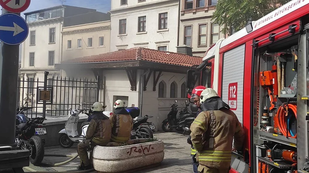 Beyoğlu Belediyesi binası önünde patlama! Bina tahliye edildi