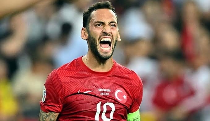 Hakan Çalhanoğlu: Karadağ değil zemin zorladı