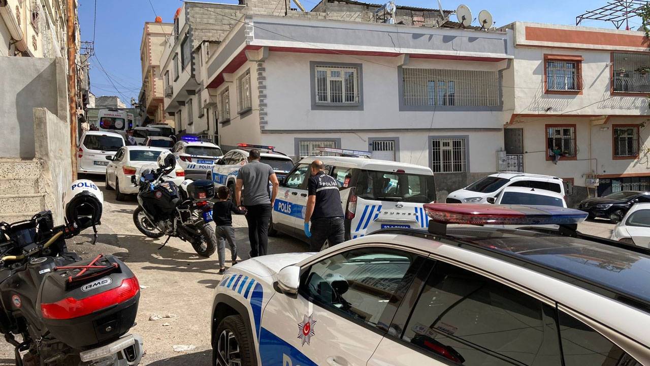 Gaziantep'te bir erkek evli olduğu kadını ve 4 çocuğunu öldürdükten sonra intihar etti