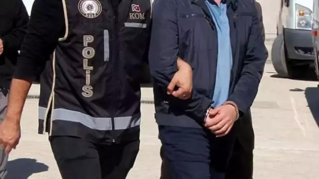 FETÖ'den aranan ve yakalanmamak için sürekli kılık değiştiren karı-koca yakalandı