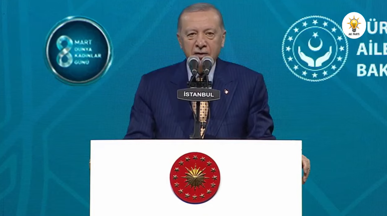 Cumhurbaşkanı Erdoğan: Kadını, ailenin karşısına yerleştiren her türlü yaklaşımı reddediyoruz
