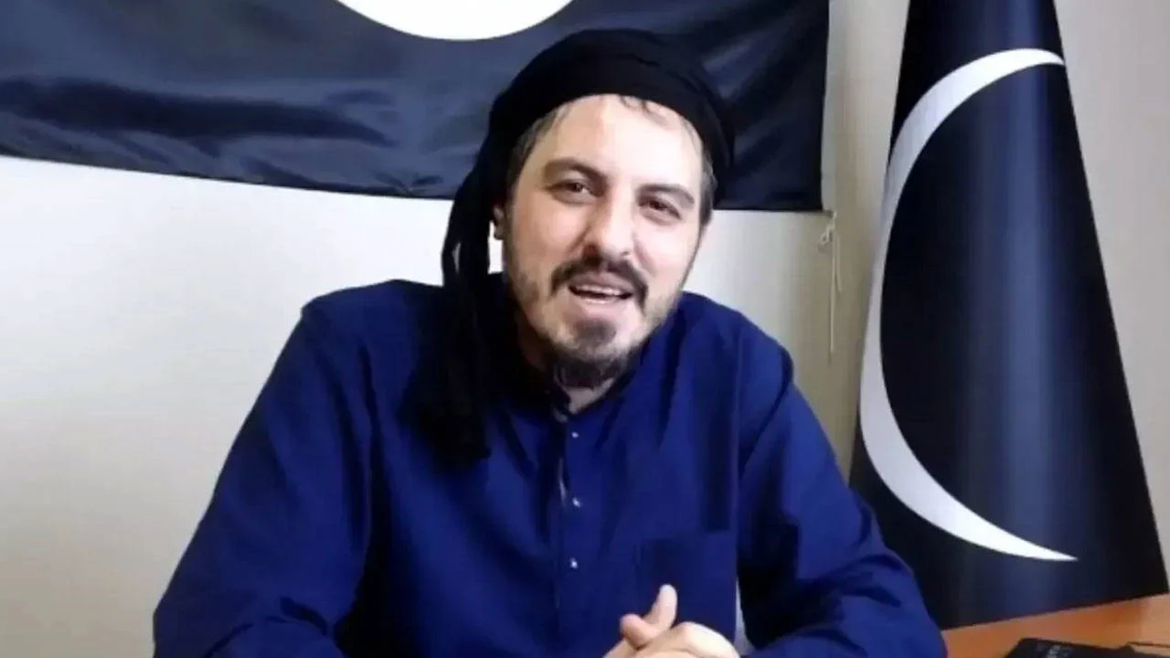 'TikTok Mehdisi' 15 müridiyle birlikte tutuklandı