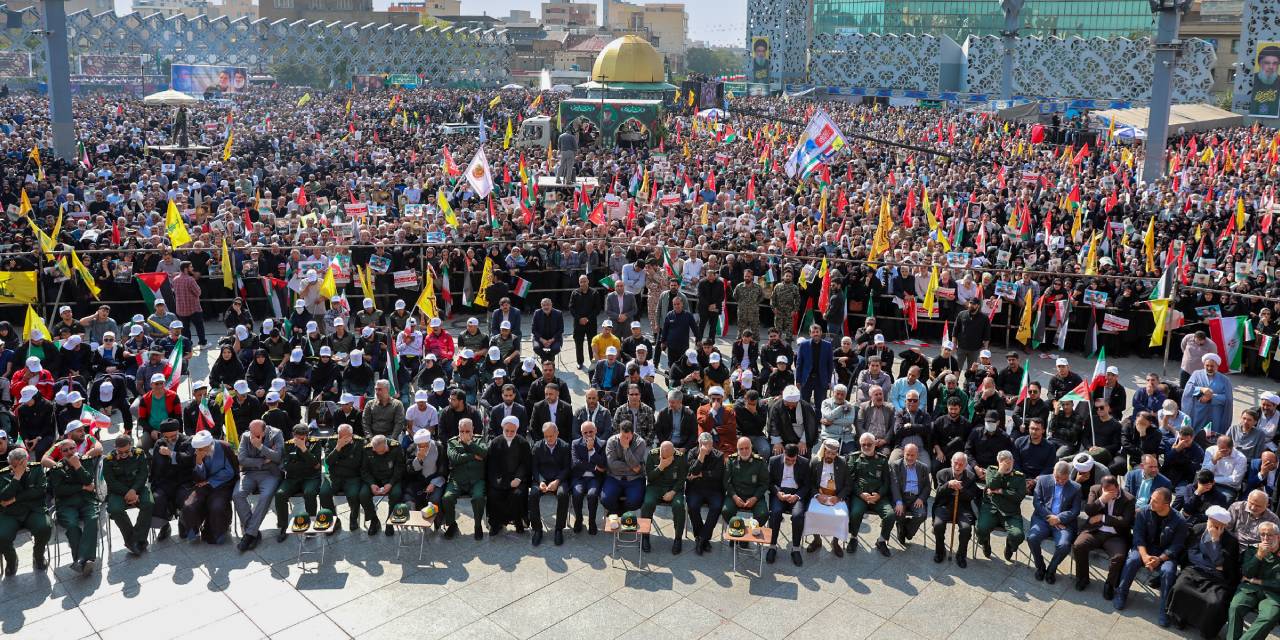 İsrail'in Lübnan saldırısında ölen İranlı generale Tahran'da tören