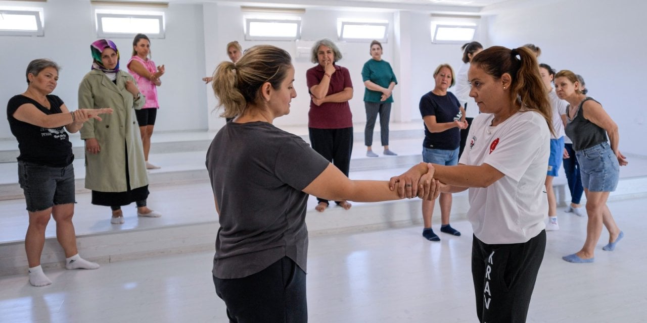 İzmirli kadınlar savunma için 'Krav Maga' öğreniyor