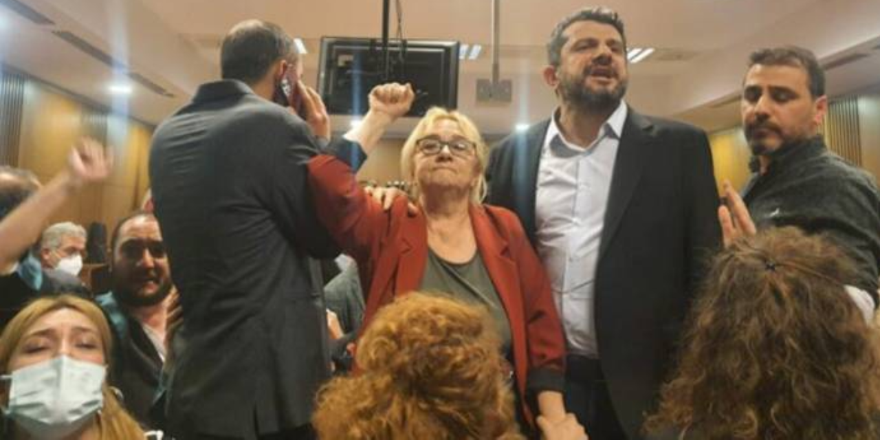 3 polisin yargılandığı 'çıplak arama' davasında karar: Bir polis beraat etti, iki polis ceza aldı