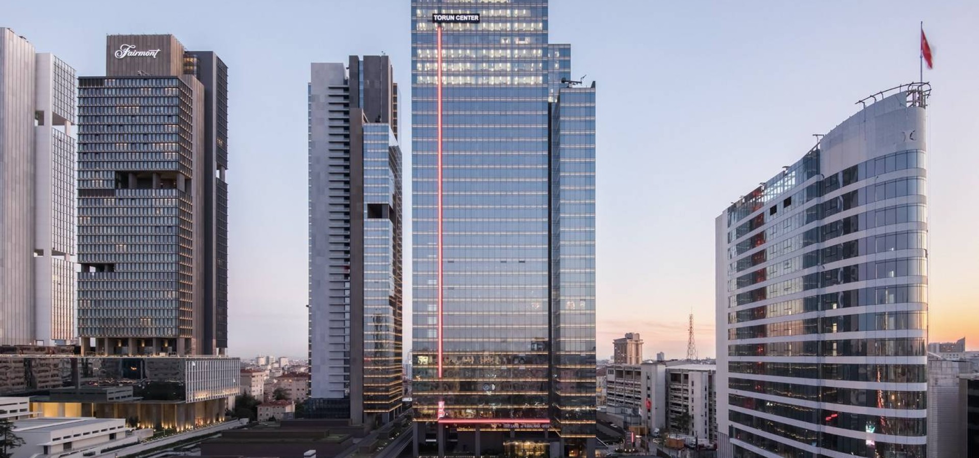 İnşaatında 10 işçi yaşamını yitirmişti: Torun Center kolonları kesildiği için mühürlendi