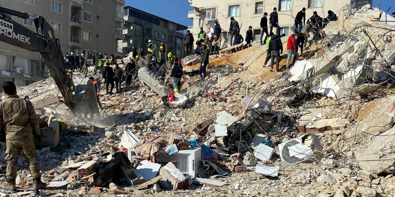 Hatay'daki Firuz Mutlu Apartmanı davası: Mahkemeden 5 sanığa yurt dışı çıkış yasağı