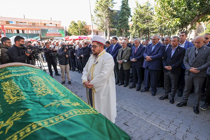 Özgür Özel, eski Ayaş Belediye Başkanı'nın kızının cenazesine katıldı