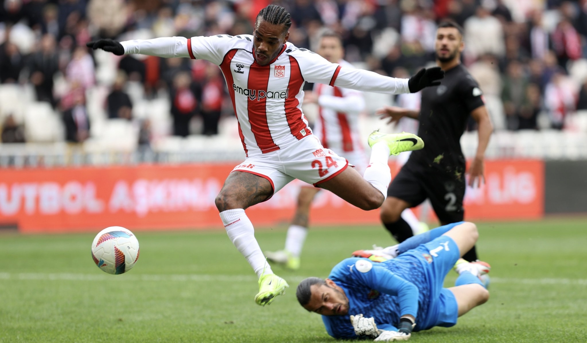 Sivasspor’un Rej Manaj’ı var: 3-2