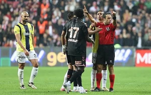 MHK eski başkanı: Fenerbahçe deneyimsiz hakem kurbanı oldu