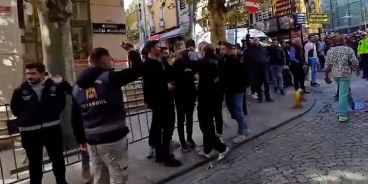 İnşaat işçileri, 'yenidoğan çetesi'ni protesto etti: "O hastaneleri bebekleri öldürsünler diye inşa etmedik!"