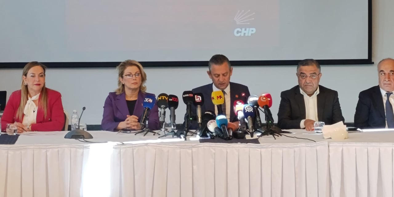 CHP lideri Özgür Özel Diyarbakır'da: Kürt sorunu, Kürtler var dediği sürece vardır