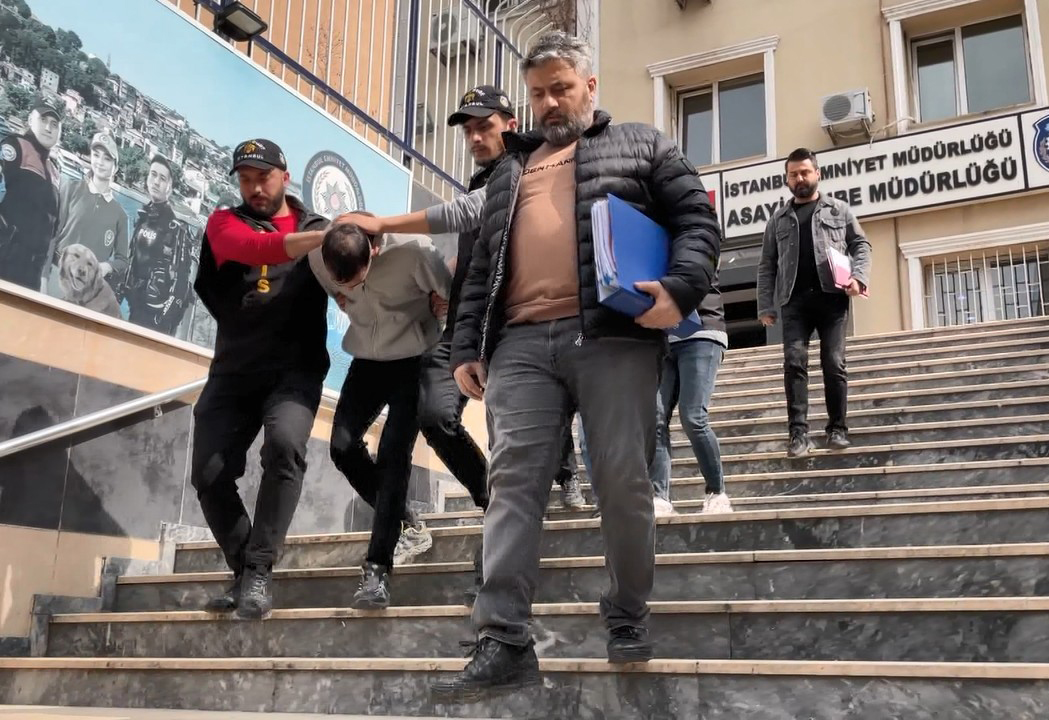 Bağcılar'da döviz satış bürosundaki soygun kamerada