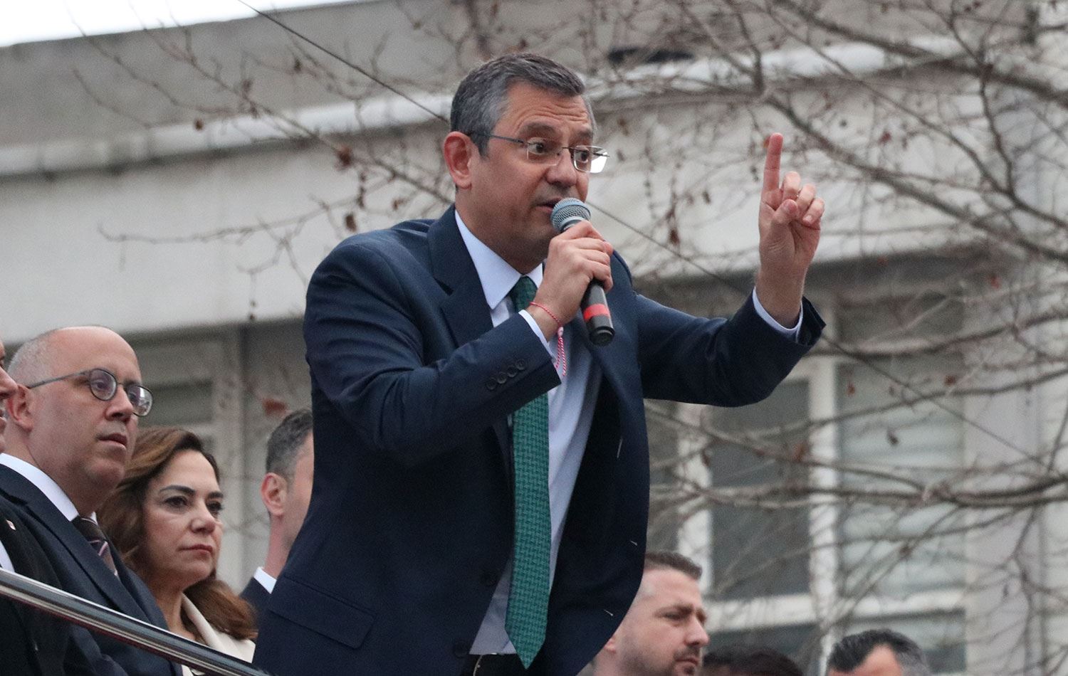 Özel Zonguldak'ta AKP ve MHP'yi eleştirdi: Domuz bağcıların avukatlarını yanlarına aldılar