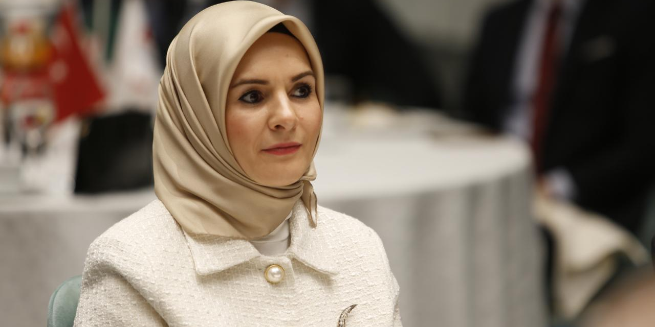 Aile ve Sosyal Hizmetler Bakanı Göktaş'ın aracı Eryaman'da kaza yaptı